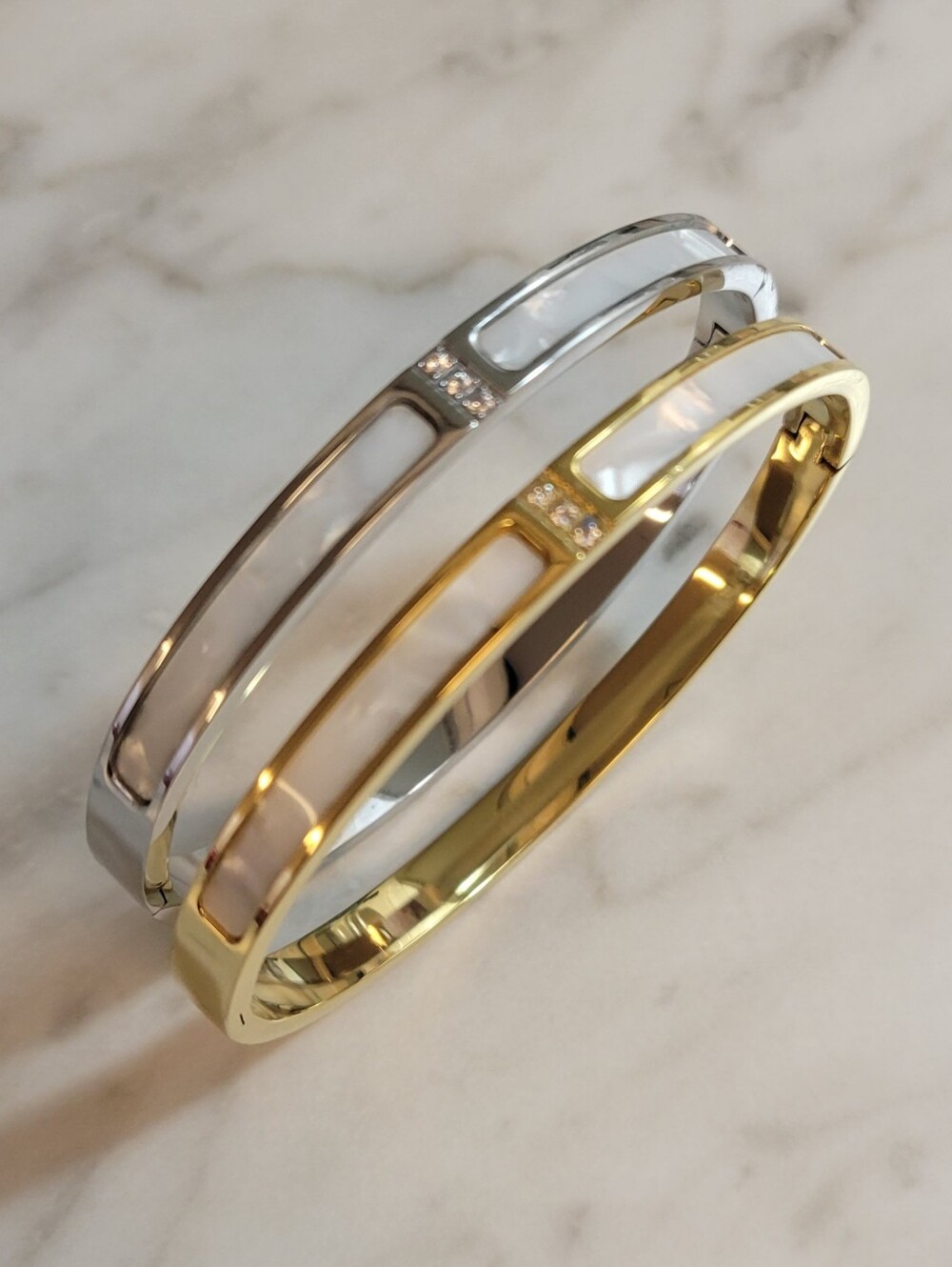 Beautiful diamond-encrusted love bracelet plated in 18k gold